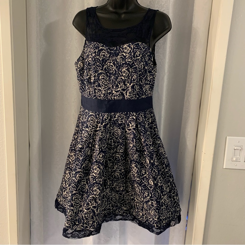 BB DAKOTA Damask Blue Dress. Sz:8